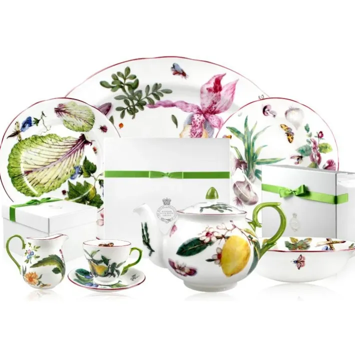 Royal Collection Shop Chelsea Porcelain 4 Cup Teapot* Chelsea Porcelain